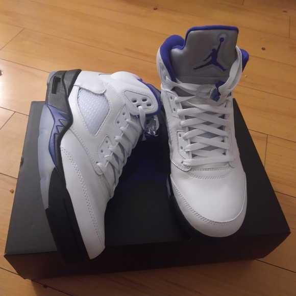 Jordan 5 size 9 New - Picture 1 of 3